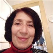 Impartisce lezioni di matematica per studenti liceali e anche delle medie